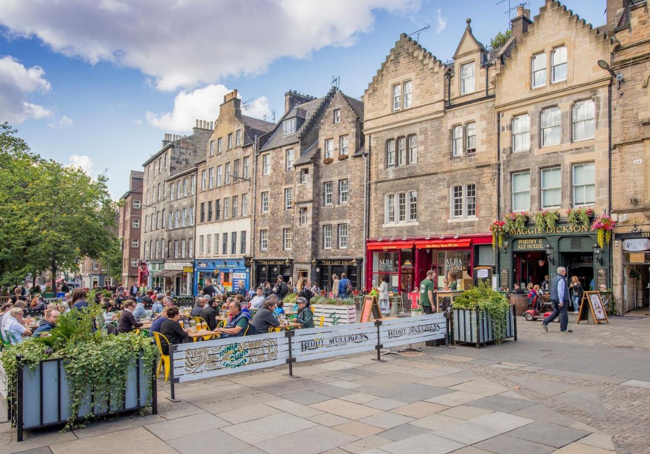 West Bow Just Off Royal Mile — Photos 2